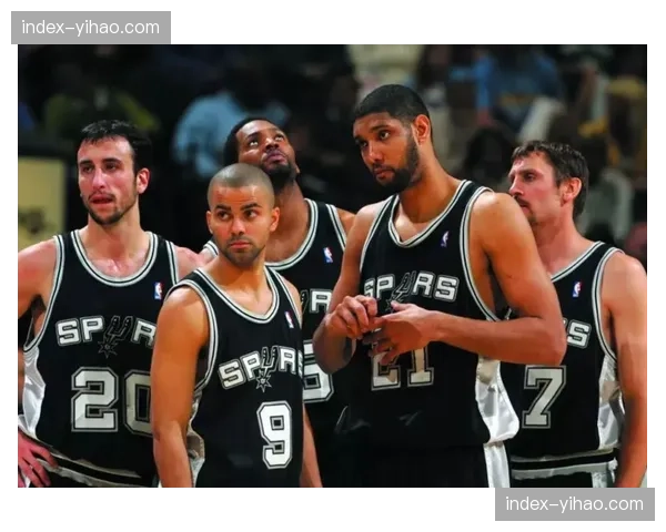 马刺打造新版GDP组合,三年三步走完成重建重返争冠行列 马刺打造新版GDP组合,三年三步走完成重建重返争冠行列