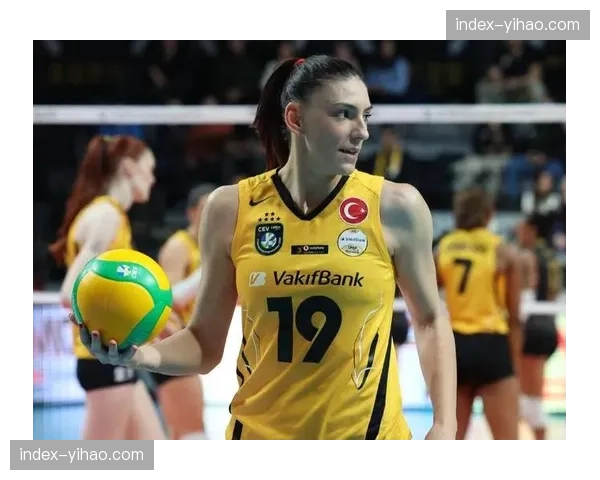 欧冠女排，瓦基弗银行客场3-2险胜莫斯科迪纳摩，保留晋级希望