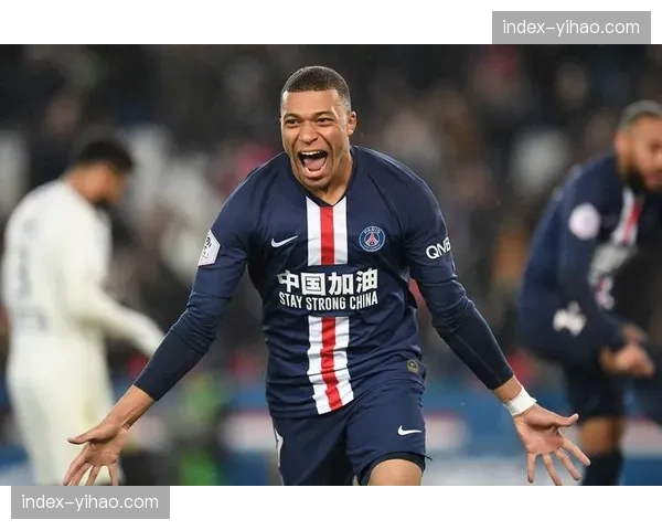 更衣室故事：通讯描绘皇家社会取得欧冠关键胜利后的庆祝场景