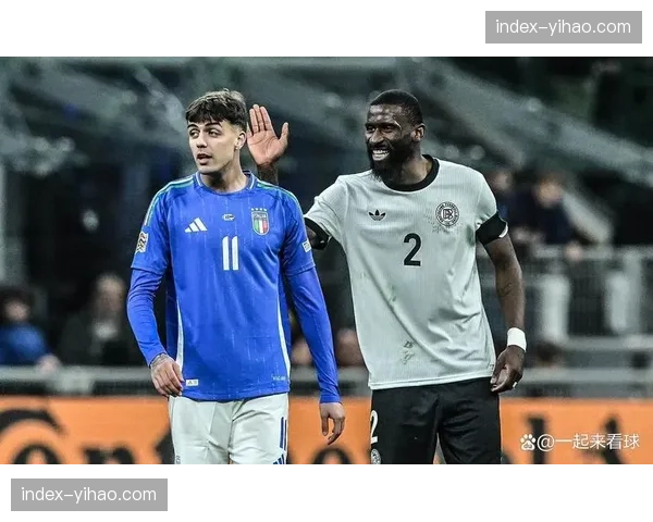 特写：从边翼卫改打边后卫，迪洛伦佐在那不勒斯新体系中的适应与挑战